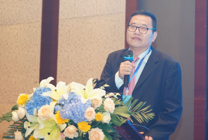 中国水性木器涂料产业联盟主席杨献致辞