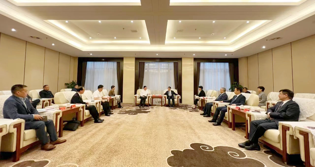 濮阳市领导会见中国涂料工业协会领导及参会副会长单位代表