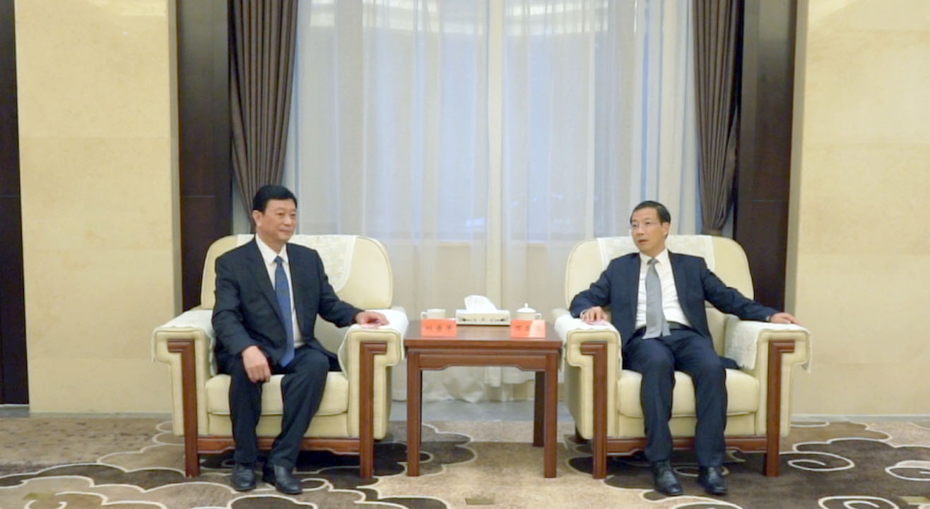 中国涂料工业协会会长刘普军与濮阳市市委书记万正峰会谈