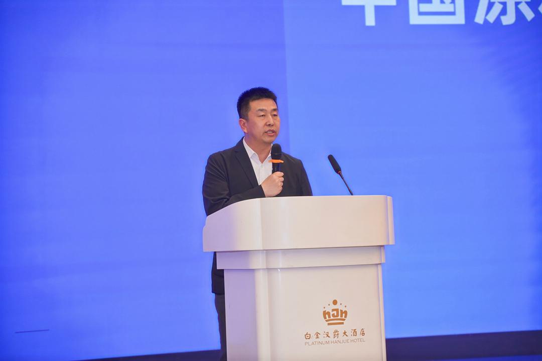 中国涂料工业协会秘书长　刘　杰